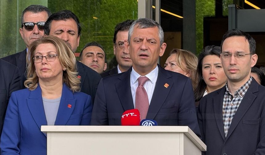 CHP Genel Başkanı Özel bayram namazında Manisa'da