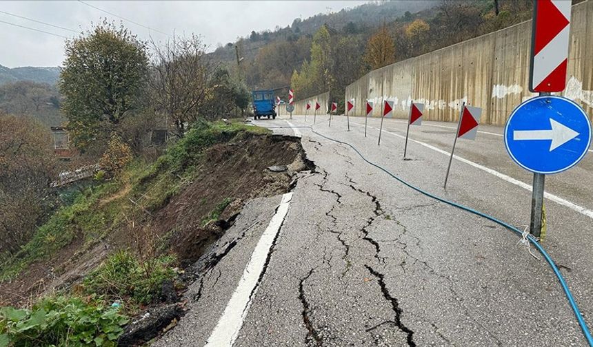 Sason'da heyelanlardan kapanan yollar ulaşıma açıldı
