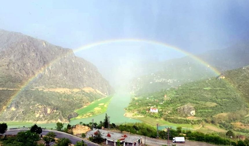 Gökkuşağı görsel şölen oluşturdu