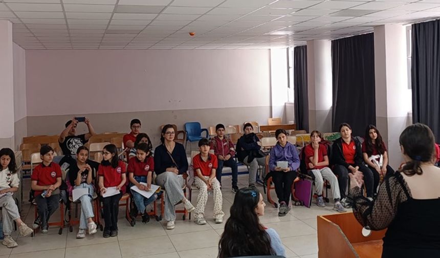 Mardinli öğrencilere aşçılık mesleği tanıtıldı