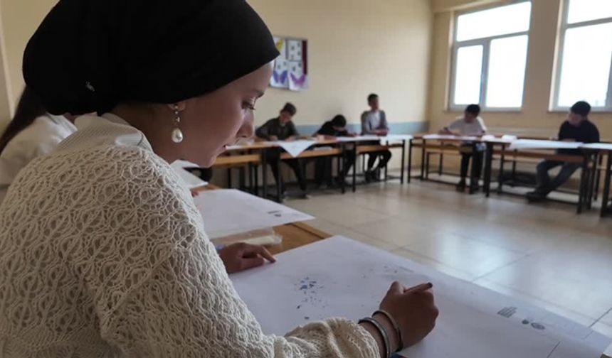 Akademisyenler geleceğin ressamlarını keşfediyor
