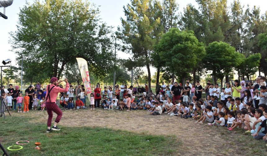 Diyarbakır'da mahallede tiyatro keyfi