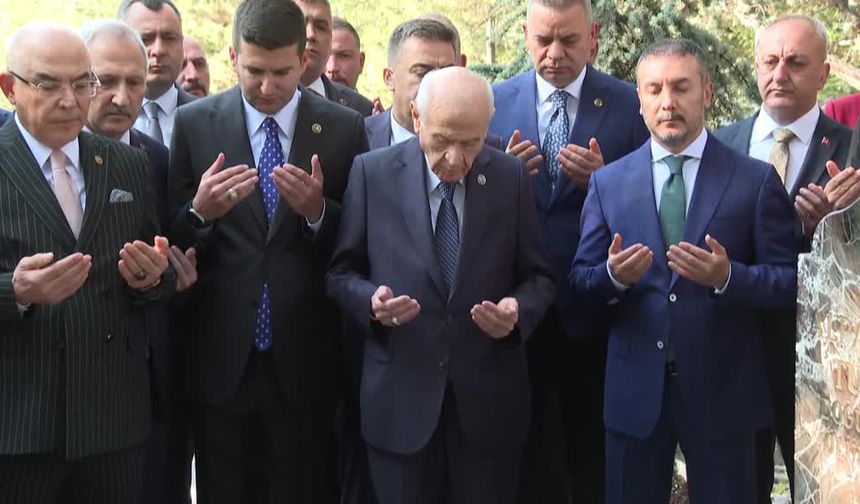 Bahçeli Türkeş’in mezarını ziyaret etti