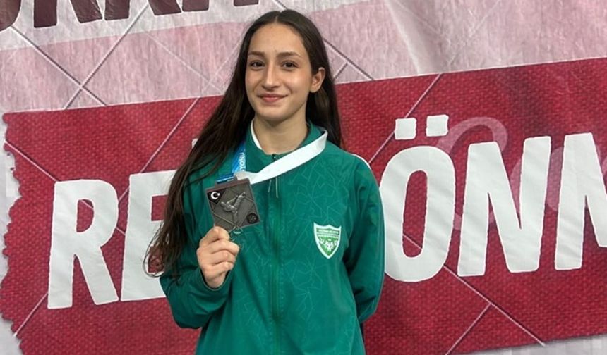 Milli karateci Kızılaslan, Türkiye Karate Premier Ligi’nde gümüş madalya kazandı