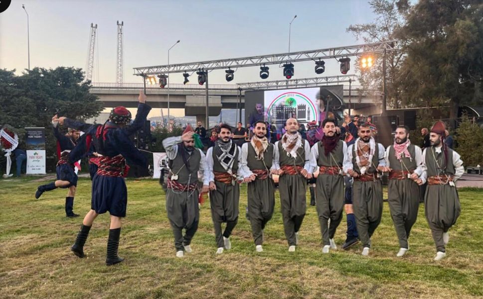 Diyarbakırlıların zeybek ve halaylı İzmir buluşması